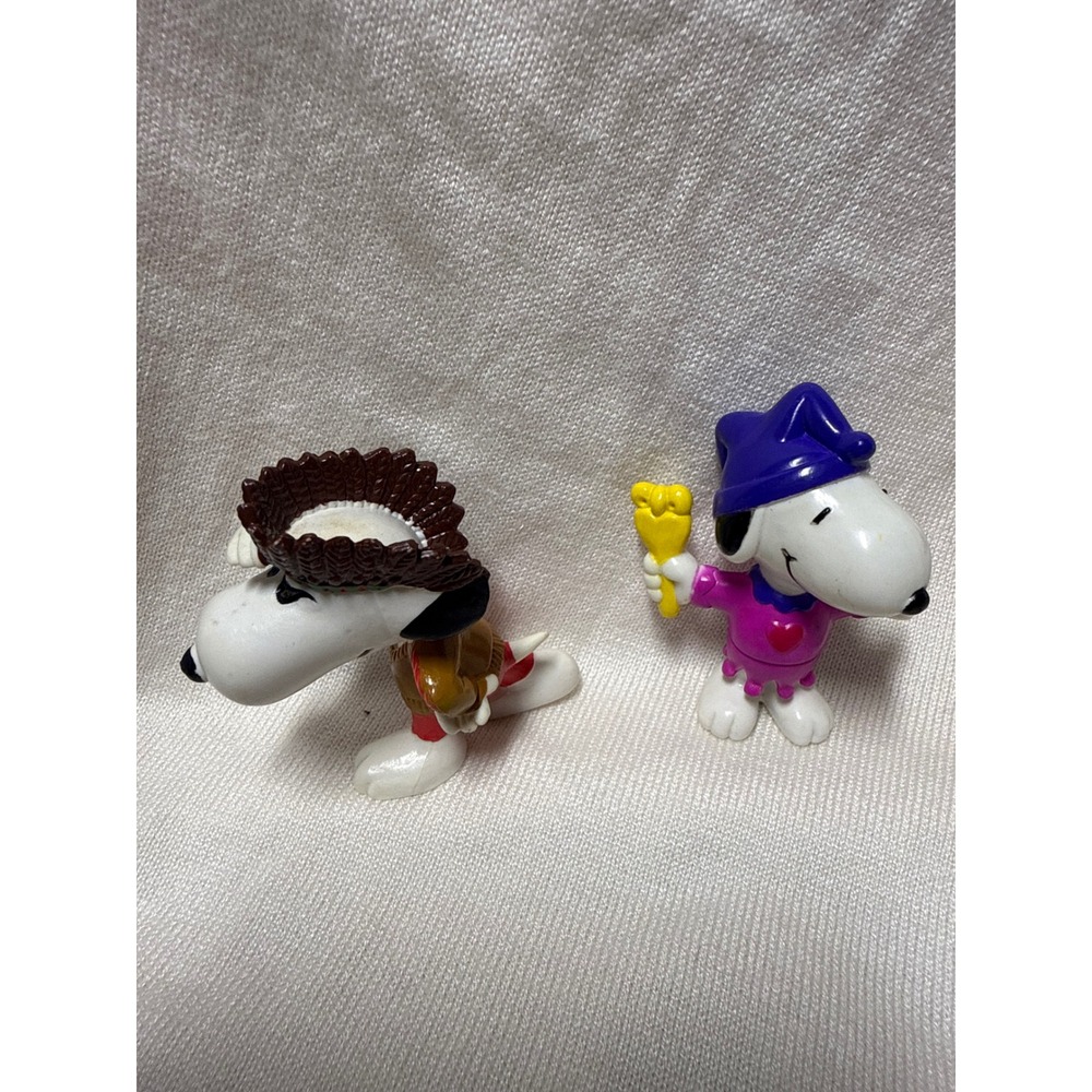 Vintage Peanuts Snoopy PVC Figures Set Scout and Wizard Jester Figurines 2pc